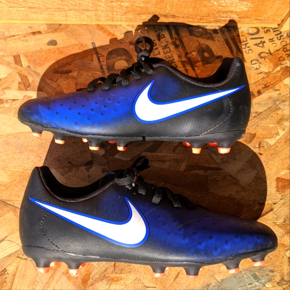Nike Magista Ola II FG Soccer Cleats (tacos de fútbol), Youth/Niños 2.5